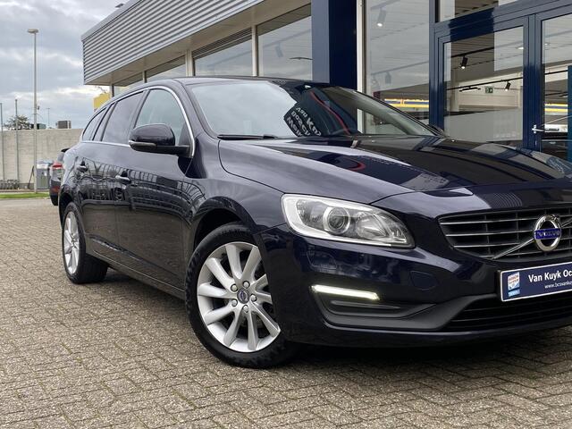 Volvo V60 2.0 T3 Momentum / NL-Auto / 1e-Eigenaar / Dealer-Onderhouden / Standkachel / Stoelverwarming / Elektr.-Stoelen met Geheugen / Cruise-Control / Climate-Control / Dodehoek-Detectie / Radio-Bluetooth / Navi / Armsteun V+A / PDC-Achter / 17'' LMV / ENZ.