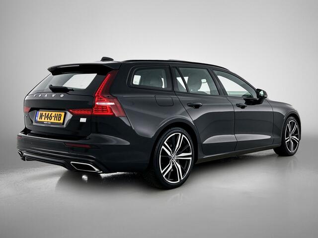 Volvo V60 2.0 T8 Plug-in Hybride AWD R-Design / Panoramadak / Leder / Navigatie / Adap. Cruise / Pdc.V+A / Stuur- Stoelverwarming / Apk 10-2025