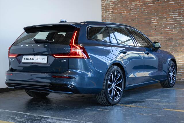 Volvo V60 2.0 T6 Plug-in hybrid AWD Plus Dark | Adaptive Cruise Control | 360° Parkeercamera | Stoelverwarming | Stuurwielverwarming | Harman Kardon Premium Audio | Electrische wegklapbare trekhaak | Google infotainment | Longe Range