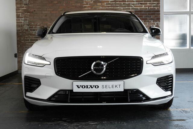 Volvo V60 T6 Automaat Plug-in hybrid AWD Ultra Dark | Harman Kardon Premium Audio | Lederen bekleding | Parkeercamera | Google Infotainment | Stoelverwarming | Stuurwielverwarming | Semi-Elektrische inklapbare trekhaak
