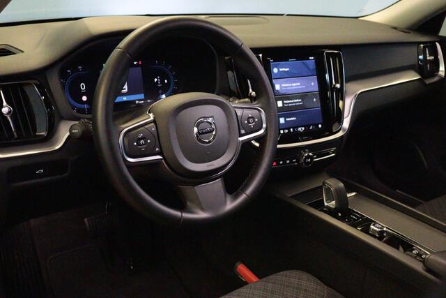Volvo V60 2.0 B3 Core automaat | APPCONNECT | CAMERA + PDC | STUUR/STOELVERW | ADAP CRUISE | TREKHAAK INKL |