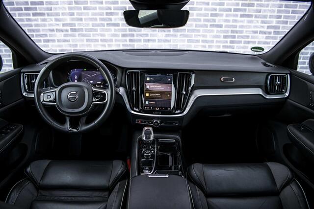 Volvo V60 2.0 T6 Plug-in hybrid AWD Plus Dark | Long range| Panorama dak | Adaptieve cruise control | Elektrisch verstelbare voorstoelen | Stoel/stuur verwarming |