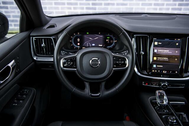 Volvo V60 2.0 T6 Plug-in hybrid AWD Plus Dark | Long range| Panorama dak | Adaptieve cruise control | Elektrisch verstelbare voorstoelen | Stoel/stuur verwarming |