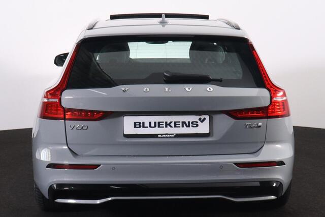 Volvo V60 T6 Recharge AWD Plus Dark - Panorama/schuifdak - IntelliSafe Assist & Surround - 360º Camera - Harman/Kardon audio - Verwarmde voorstoelen, stuur & achterbank - Parkeersensoren voor & achter - Elektr. bedienb. voorstoelen met geheugen - Elektr. inklapbare