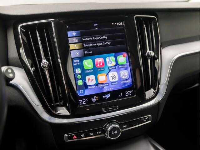 Volvo V60 2.0 B3 Sport 177Pk Automaat (APPLE CARPLAY, GROOT NAVI, HARMAN/KARDON, LEDER, STUUR/STOELVERWARMING, CAMERA, SPORTSTOELEN, GETINT GLAS, ADAPTIVE CRUISE, KEYLESS, ELEK ACHTERKLEP, NIEUWSTAAT)