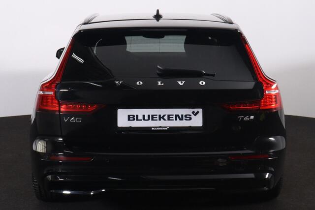 Volvo V60 T6 Recharge AWD Plus Dark - IntelliSafe Assist & Surround - 360º Camera - Harman/Kardon audio - Adaptieve LED koplampen - Verwarmde voorstoelen, stuur & achterbank - Parkeersensoren voor & achter - Elektr. bedienb. voorstoelen met geheugen - Extra getint
