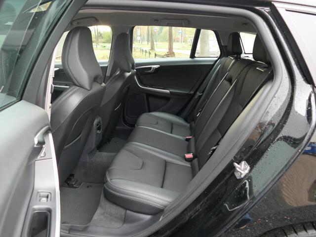 Volvo V60 2.0 T4 Kinetic Xenon / Trekhaak / Navi / Bluetooth