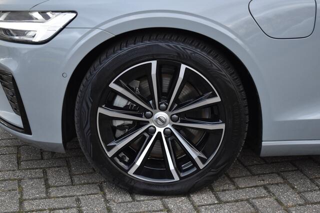 Volvo V60 T6 350PK Plug-in hybrid AWD Plus Dark Trekhaak | H&K | Contour stoelen | 360 Camera | 19"LMV