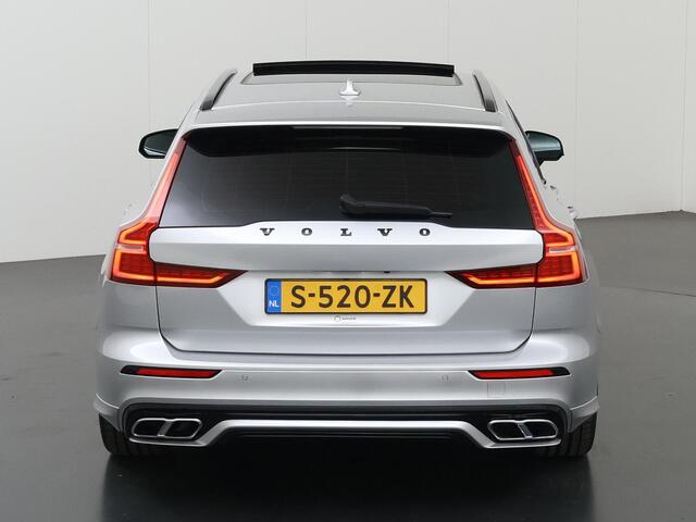 Volvo V60 2.0 B5 R-Design | Panoramadak | Harman/Kardon | Ele.verstelbare stoelen + geheugen | Navigatie | Trekhaak | HUD | Camera | Stoel/Stuurverwarming | Apple CarPlay/Android Auto | Adaptieve Cruise Control | Ele. kofferdeksel |
