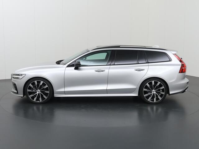 Volvo V60 2.0 B5 R-Design | Panoramadak | Harman/Kardon | Ele.verstelbare stoelen + geheugen | Navigatie | Trekhaak | HUD | Camera | Stoel/Stuurverwarming | Apple CarPlay/Android Auto | Adaptieve Cruise Control | Ele. kofferdeksel |