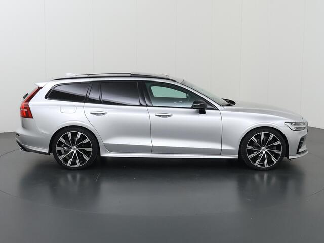 Volvo V60 2.0 B5 R-Design | Panoramadak | Harman/Kardon | Ele.verstelbare stoelen + geheugen | Navigatie | Trekhaak | HUD | Camera | Stoel/Stuurverwarming | Apple CarPlay/Android Auto | Adaptieve Cruise Control | Ele. kofferdeksel |