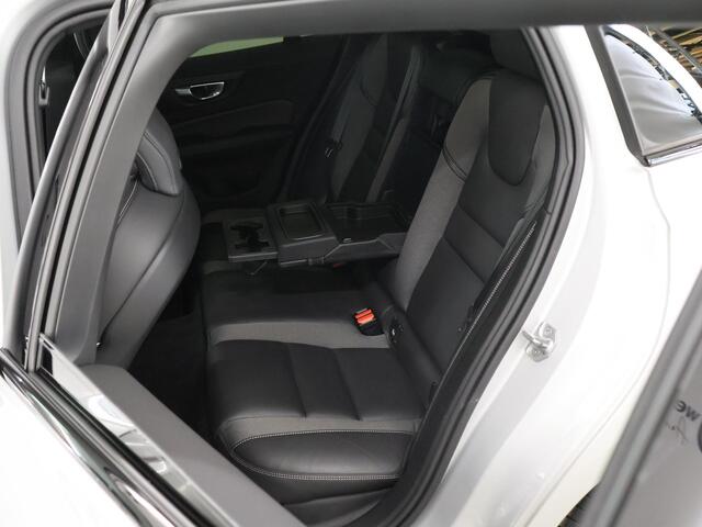 Volvo V60 2.0 B5 R-Design | Panoramadak | Harman/Kardon | Ele.verstelbare stoelen + geheugen | Navigatie | Trekhaak | HUD | Camera | Stoel/Stuurverwarming | Apple CarPlay/Android Auto | Adaptieve Cruise Control | Ele. kofferdeksel |