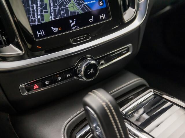 Volvo V60 2.0 T6 Recharge AWD R-Design 391Pk Automaat (APPLE CARPLAY, GROOT NAVI, LUXE LEDER, MEMORY SEATS, CAMERA, STUUR/STOELVERWARMING, GETINT GLAS, STOELVENTILATIE, ADAPTIVE CRUISE, NIEUWSTAAT)