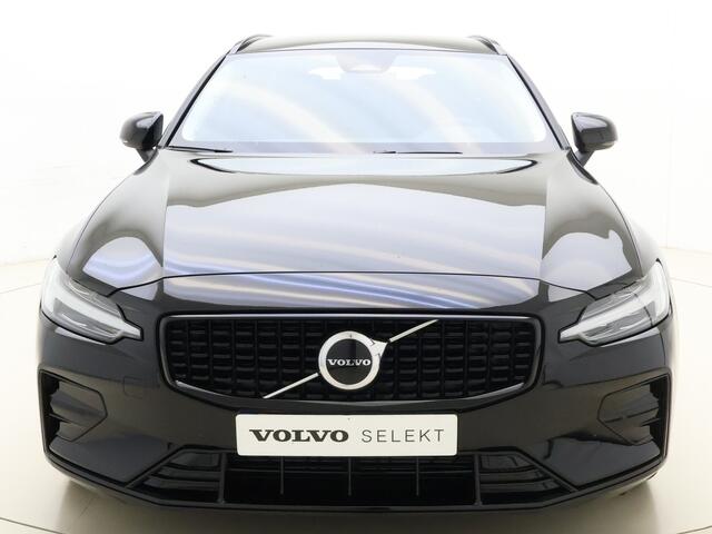 Volvo V60 B4 Plus Dark / Elektr. Trekhaak / Elektr. Stoelen / Adapt. Cruise / Keyless / BLIS / Stoel + Stuurw. Verwarming / Achterb. Verwarming / 18'' + All Season banden