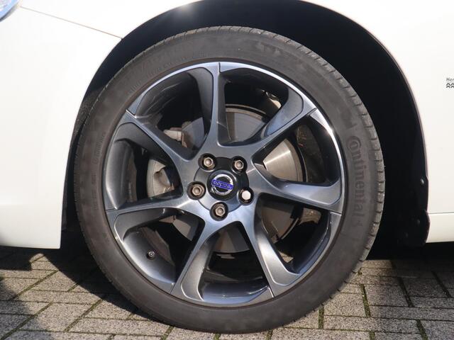 Volvo V60 1.5 T3 Ocean Race | Volledig dealeronderhouden| Schuif-/ kanteldak| Afneembare trekhaak| Verwarmbare voorstoelen| Standkachel| Parkeersensoren voor + achter| Achteruitrijcamera| Bochtverlichting|