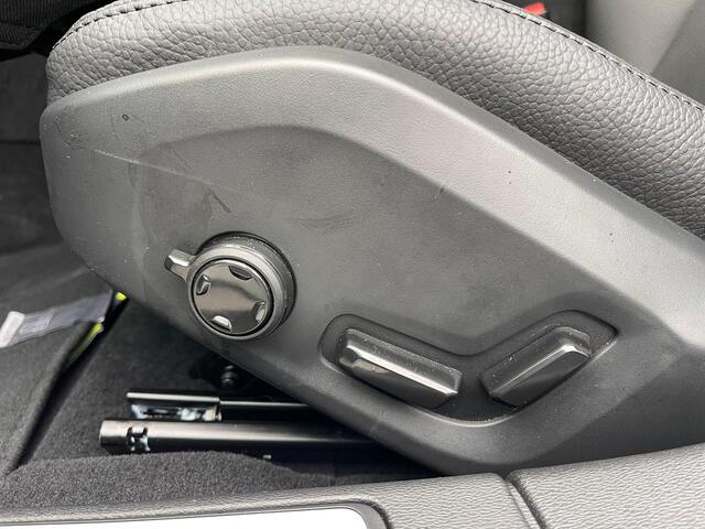 Volvo V60 2.0 B4 Plus Dark | Lederen bekleding | Stoelverwarming | Trekhaak | AUB bellen voor bezichtiging |