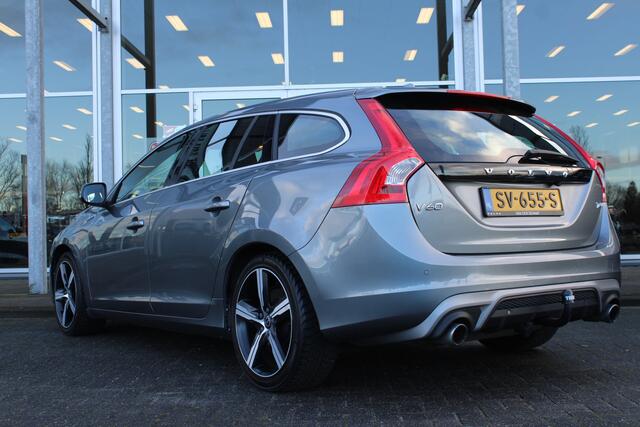 Volvo V60 T4 Business Sport | Camera | Trekhaak | Verw. Voorstoelen | Bi-Xenon | 18" LMV
