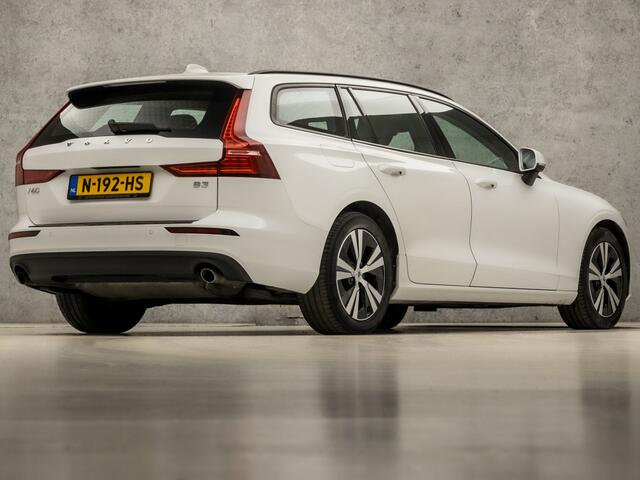 Volvo V60 2.0 B3 Sport 177Pk Automaat (APPLE CARPLAY, GROOT NAVI, STUUR/STOELVERWARMING, GETINT GLAS, ADAPTIVE CRUISE, SPORTSTOELEN, TREKHAAK, PARKEERSENSOREN, NIEUWSTAAT)