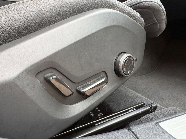 Volvo V60 2.0 B4 Core | Trekhaak | Camera | Adaptive Cruise control | Leder |