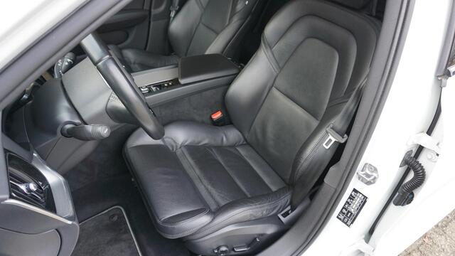 Volvo V60 2.0 T5 250pk R-Design Black Optik H&K Leder 20inch LM Navi LED Virtual Cockpit Stoel & Stuurwiel V.W. *Uitstraling*