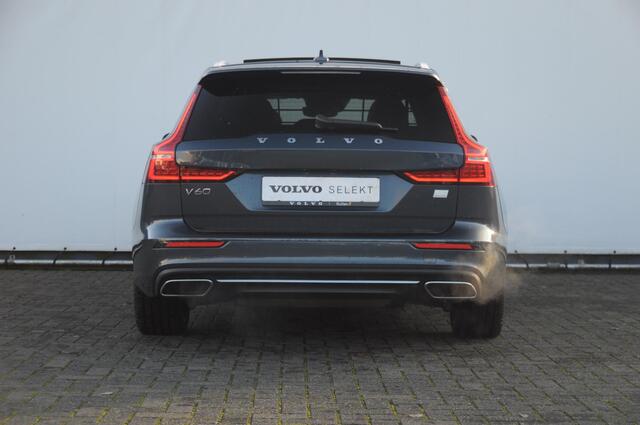 Volvo V60 T6 340PK Automaat Recharge AWD Inscription / Bowers en Wilkins / Adaptieve cruise control/ Panoramadak/ 19" velgen/ BLIS/ Trekhaak/ Stoel en stuurwielverwarming/ Parkeersensoren met 360 Camera/ Elektrische stoelen met geheugen/ Apple carplay/ Keyless ent