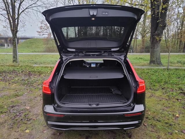 Volvo V60 2.0 B4 Plus Dark | ELEC. STOELEN | LEDER | CAMERA | SENSOREN | TREKHAAK |