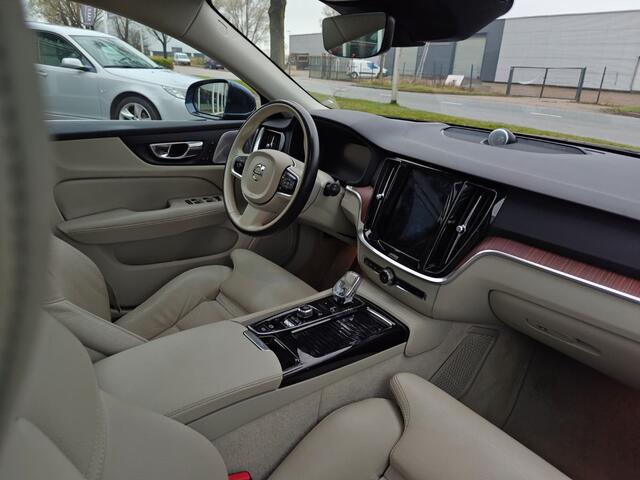 Volvo V60 T8 Twin Engine AWD Inscription | Rijklaarprijs | Trekhaak | B&W | Pano Dak |