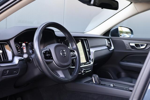 Volvo V60 2.0 B3 Momentum Advantage | Automaat | Leer | Stoelverwarming | Camera | 1e eigenaar | Dealer onderhouden