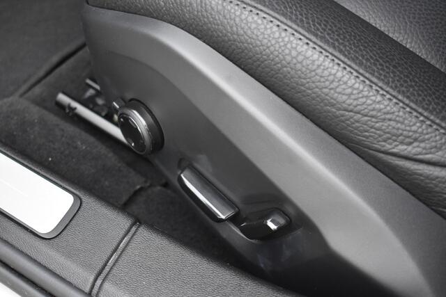 Volvo V60 T6 350PK Plug-in hybrid AWD Plus Dark | Harman & Kardon | 19 inch velgen |