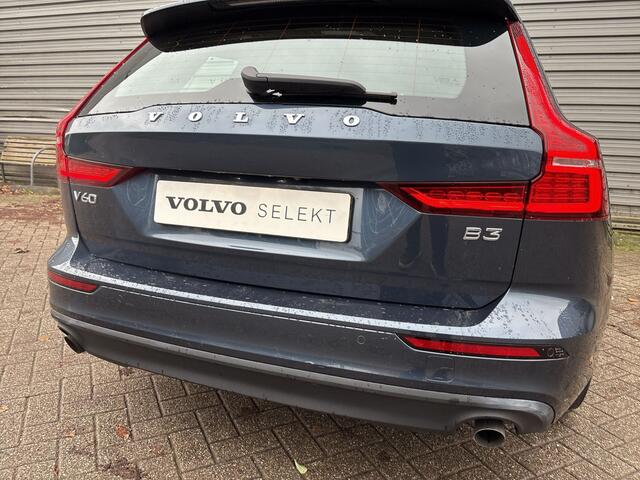 Volvo V60 2.0 B3 Momentum Advantage / Lederen bekleding / verwarmbare voorstoelen en stuur / Trekhaak / Parkeercamera /