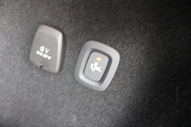 Volvo V60 2.0 B4 Plus Dark | Schuif/kantel dak | Camera | Getint glas achter | Stoel/stuur verwarmd |