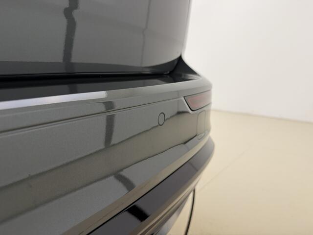 Volvo V60 T6 350pk AWD Plus Dark / NIEUW ¤4300,- Voorraadkorting / Panoramisch dak / Head-up display / Keyless / 360Camera / H&K Audio / Sportstoelen.