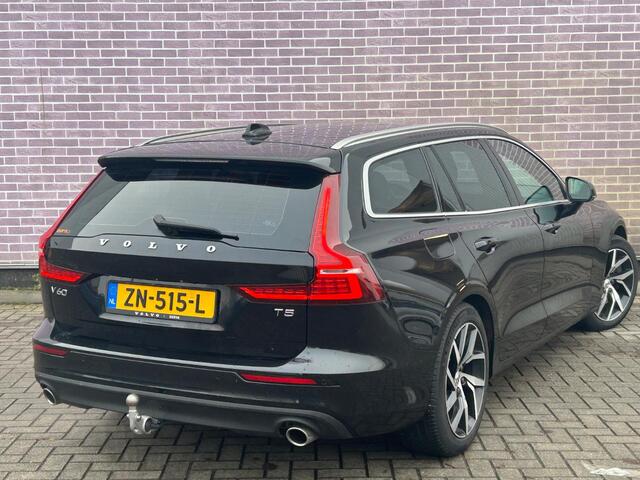 Volvo V60 2.0 T5 Momentum Pro | Trekhaak | Lederen bekleding | 360 camera | Adaptive cruise control | Parkeersensoren voor + achter | DAB+ radio | Stoelverwarming |