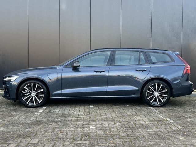 Volvo V60 2.0 T6 Plug-in hybrid AWD Plus Dark Adaptieve cruise control / BLIS / 360 camera / elektr. verst. Contourstoelen / stuur-,stoel-, voorruit verw. / Harman Kardon audio / Trekhaak / Keyless drive / All season banden