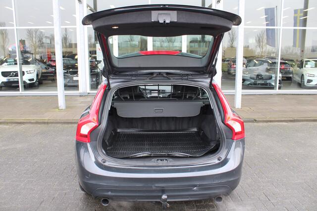 Volvo V60 T3 Automaat Polar+ | Verw. Voorstoelen & achterbank | Trekhaak | Camera | Navi | Clima