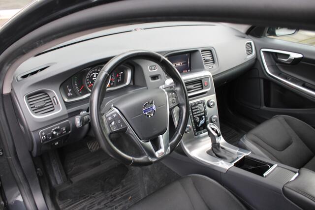 Volvo V60 T3 Automaat Polar+ | Verw. Voorstoelen & achterbank | Trekhaak | Camera | Navi | Clima