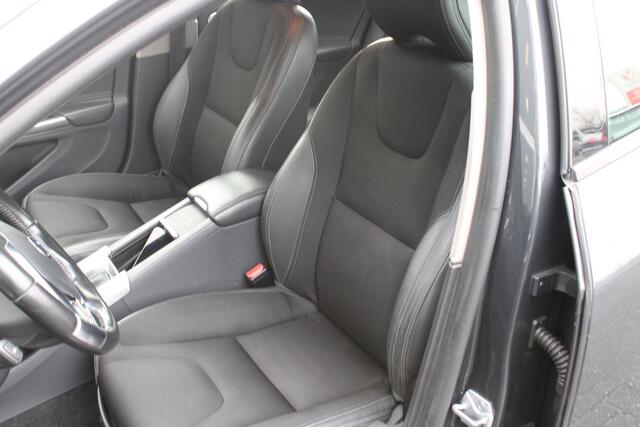 Volvo V60 T3 Automaat Polar+ | Verw. Voorstoelen & achterbank | Trekhaak | Camera | Navi | Clima