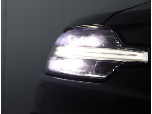 Volvo V60 2.0 T8 Twin Engine AWD R-Design | Pano | Trekhaak | 360 Camera