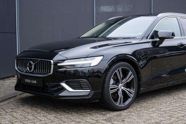 Volvo V60 2.0 T8 Twin Engine AWD Inscription | Panoramisch Schuif-Kantel Dak | 19"5-Multi Spoke LM velgen | Harman Kardon Premium Sound Systeem | Grafisk Head Up Display | Stoel, stuur en achterbank verwarming | Rear Parking Camera| Extra donker Glas achter |