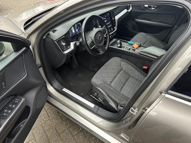 Volvo V60 2.0 B3 Momentum | Trekhaak | Navigatie