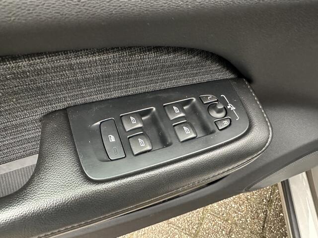 Volvo V60 2.0 B3 Momentum | Trekhaak | Navigatie