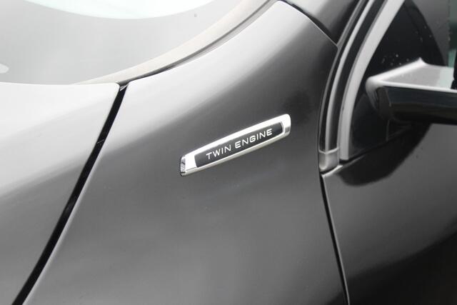 Volvo V60 2.4 D6 Twin Engine Special Edition | incl. 12 maanden garantie | Memory stoelen | Trekhaak | Xenon | Camera | Zwarte hemel | Cruise | Navi | Stoelverwarming | Bochtverlichting | Parkeersensor achter | 18" LMV | 4x nieuwe band! | Rijklaar! |