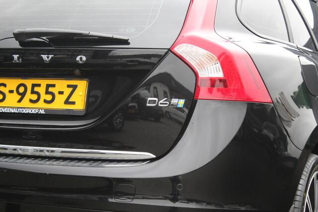 Volvo V60 2.4 D6 Twin Engine Special Edition | incl. 12 maanden garantie | Memory stoelen | Trekhaak | Xenon | Camera | Zwarte hemel | Cruise | Navi | Stoelverwarming | Bochtverlichting | Parkeersensor achter | 18" LMV | 4x nieuwe band! | Rijklaar! |