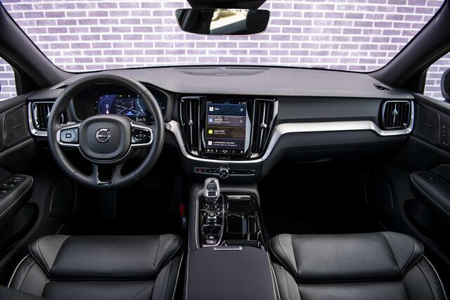 Volvo V60 2.0 T6 Plug-in hybrid AWD Plus Dark | 360° Camera | Stoel en stuurverwarming | Trekhaak | Adaptieve cruise control | Harman/Kardon audio | BLIS dodehoekdetectie |