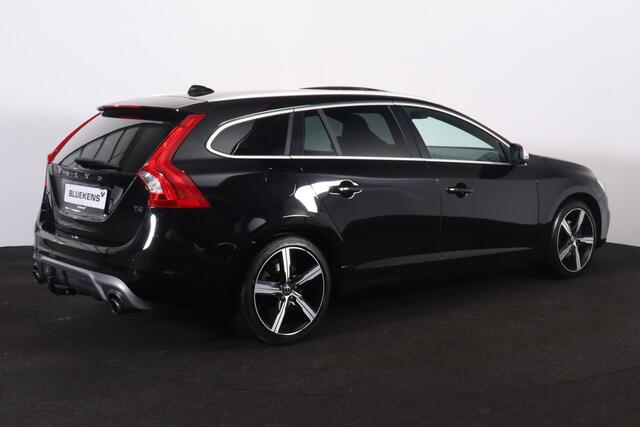 Volvo V60 T4 Business Sport - Parkeerverwarming - Volvo On Call - Bi-Xenon koplampen - schijf/kantel dak - Verwarmde voorstoelen & stuur - Navigatie - Parkeersensoren voor en achter - trekhaak - 18 inch LMV