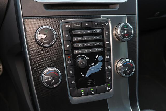 Volvo V60 T4 Business Sport - Parkeerverwarming - Volvo On Call - Bi-Xenon koplampen - schijf/kantel dak - Verwarmde voorstoelen & stuur - Navigatie - Parkeersensoren voor en achter - trekhaak - 18 inch LMV