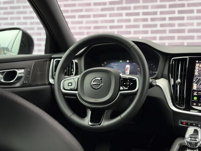 Volvo V60 2.0 T6 Plug-in hybrid AWD Plus Dark | Forest Lake | 360° Camera | Stoel en stuurverwarming | Trekhaak | Adaptieve cruise control | Harman/Kardon audio | BLIS dodehoekdetectie |