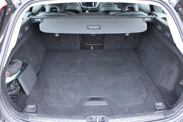 Volvo V60 B3 Automaat Inscription | H&K Audio | Standkachel | Schuif/kantel dak | PDC V+A | Adapt. Cruise