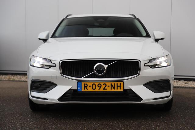 Volvo V60 2.0 B3 Core 163PK Automaat Metallic Wit Black Pack Navigatie Carplay Achteruitrijcamera 18 inch LMV