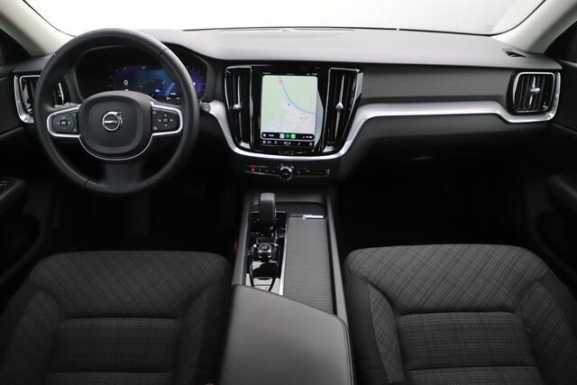 Volvo V60 2.0 B3 Core 163PK Automaat Metallic Wit Black Pack Navigatie Carplay Achteruitrijcamera 18 inch LMV